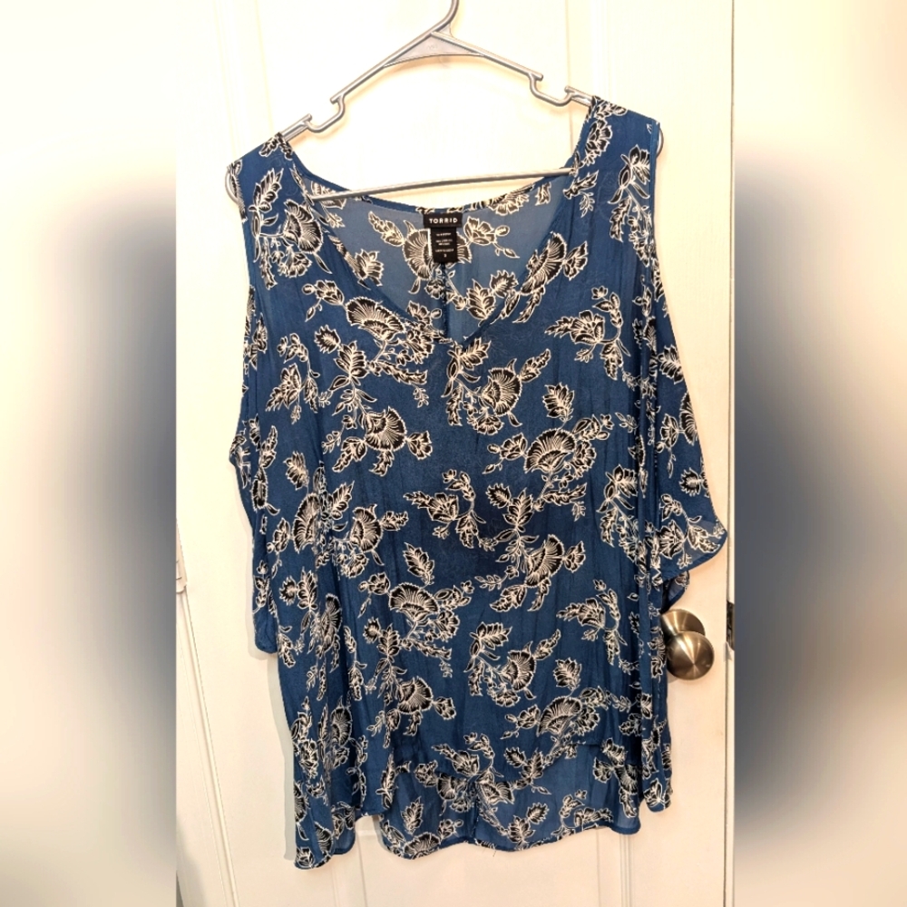 Torrid Blue Cold Shoulder Blouse Size 3 (22/24)